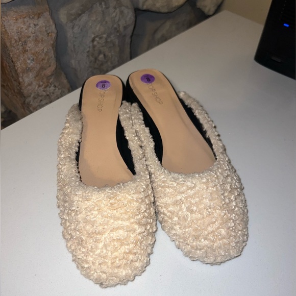 Topshop Shoes - Top Shop Georgia Shearling Mules size 8